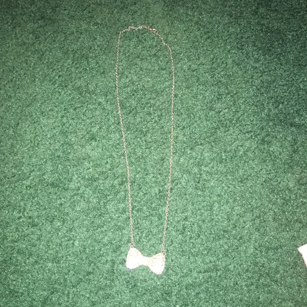 Bow Necklace